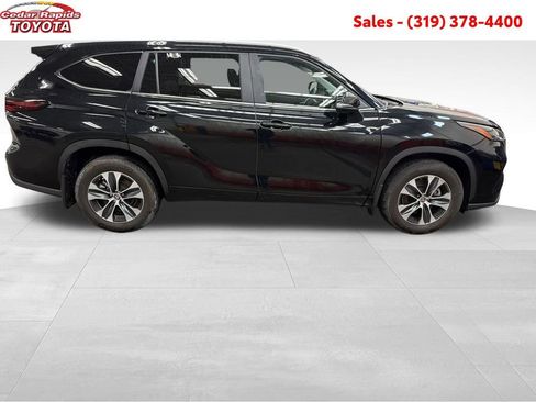 Certified 2024 Toyota Highlander XLE image 7