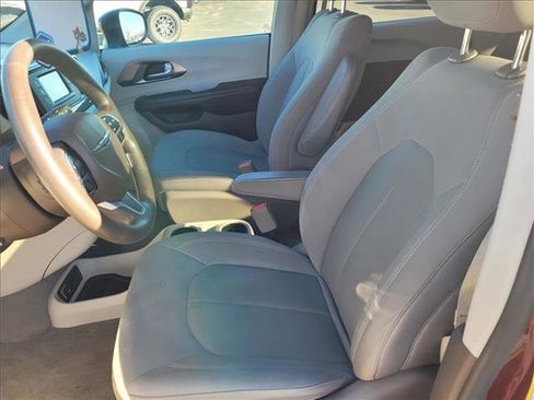 Used 2017 Chrysler Pacifica LX w/ Safetytec Group image 13