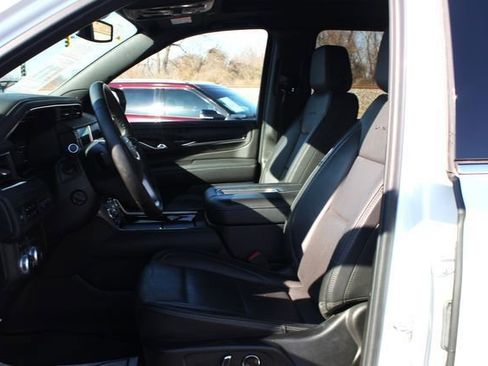 Used 2024 GMC Yukon XL Denali image 14