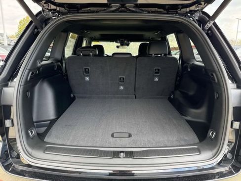 New 2025 Jeep Grand Cherokee Altitude RWD image 8