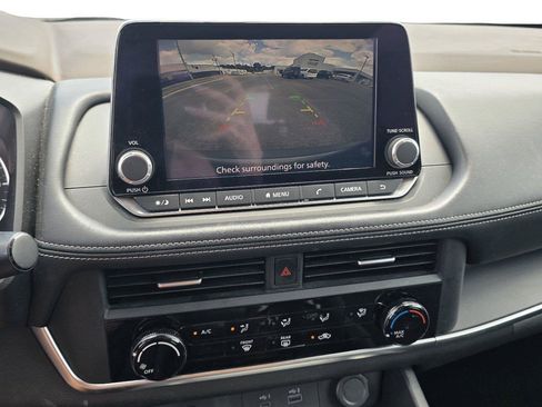 Used 2023 Nissan Rogue S FWD image 14