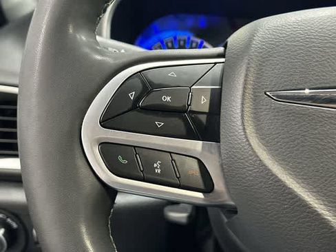 Used 2025 Chrysler Pacifica Select FWD image 17