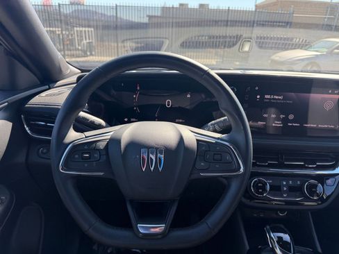 Used 2025 Buick Envista Sport Touring image 33