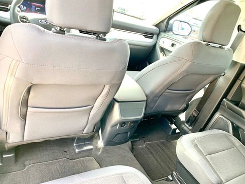 Used 2026 Ford Explorer Active RWD image 19