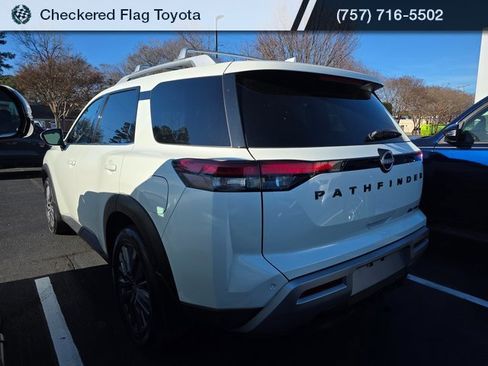 Used 2023 Nissan Pathfinder SL w/ SL Premium Package image 4