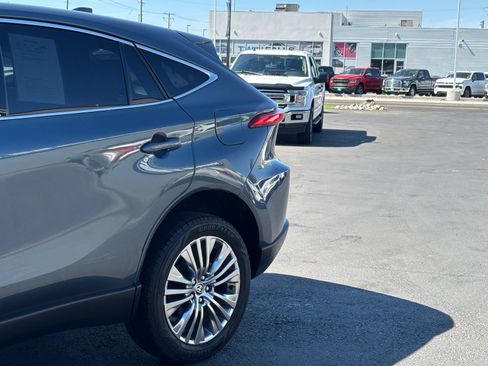 Used 2021 Toyota Venza Limited w/ Advanced Technology Package AWD/4WD image 7