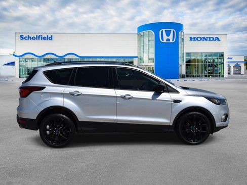 Used 2019 Ford Escape SE image 2