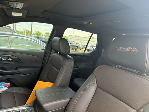 Used 2023 Chevrolet Traverse High Country FWD image 2