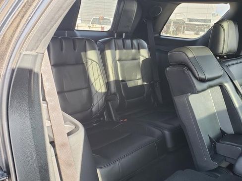 Used 2018 Ford Explorer Platinum image 21