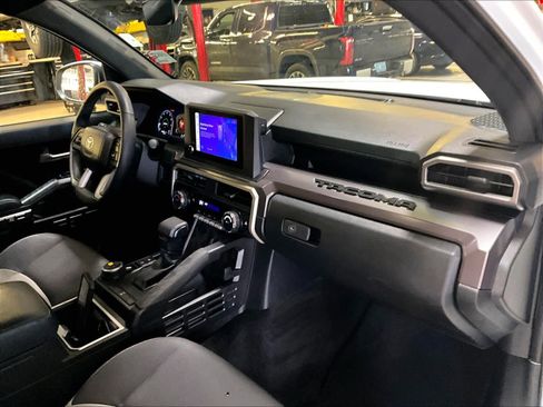 Used 2025 Toyota Tacoma TRD Off-Road image 14
