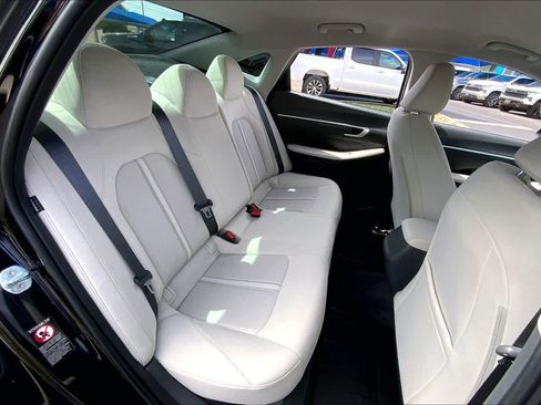 Used 2022 Hyundai Sonata SE w/ Preferred Accessory Package FWD image 19