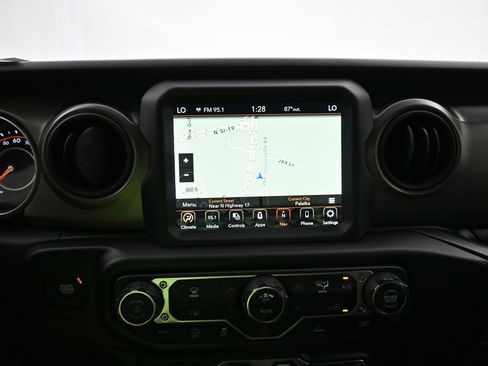 Used 2022 Jeep Wrangler Unlimited Sport image 17