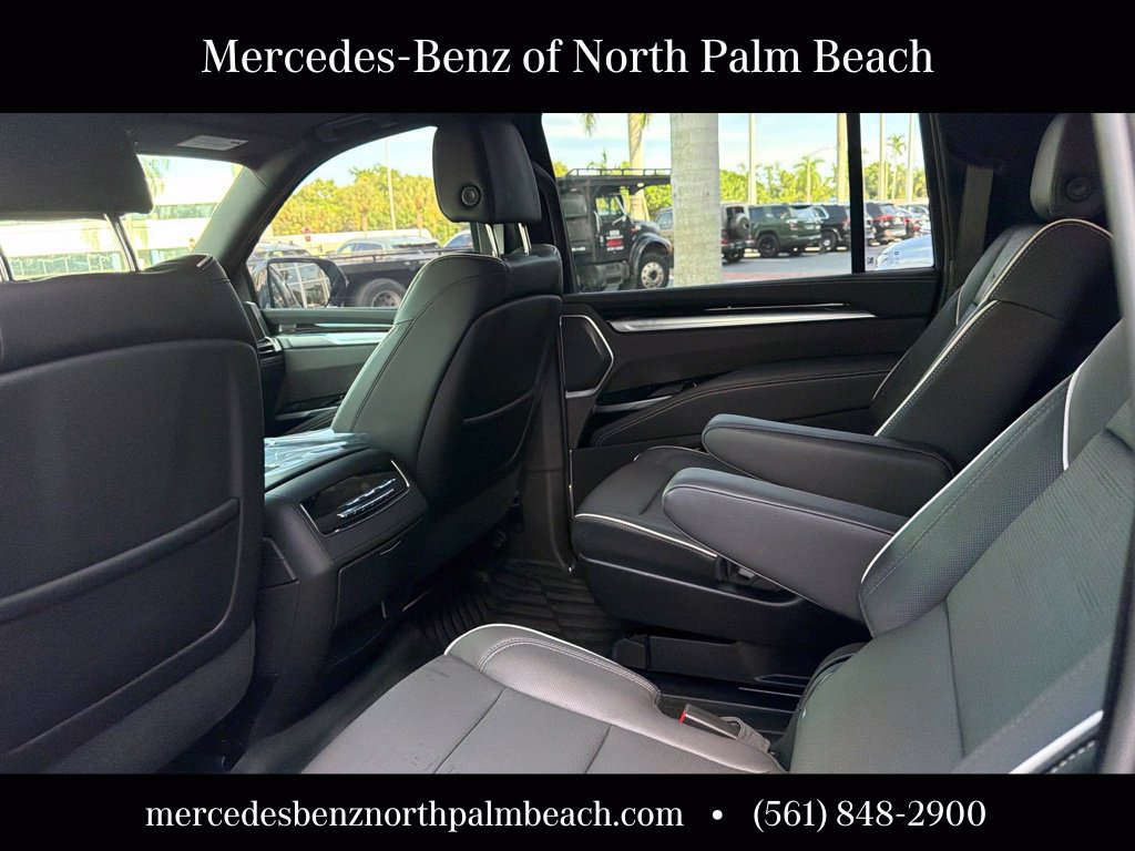 Used 2025 Cadillac Escalade ESV Premium Luxury AWD/4WD image 6