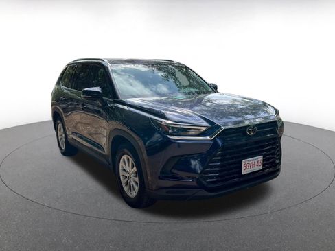 Used 2025 Toyota Grand Highlander FWD image 1