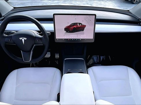 Used 2022 Tesla Model Y Performance image 14