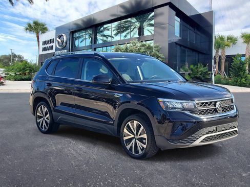 Used 2024 Volkswagen Taos SE image 3