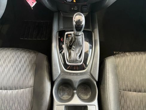 Used 2020 Nissan Rogue S image 19