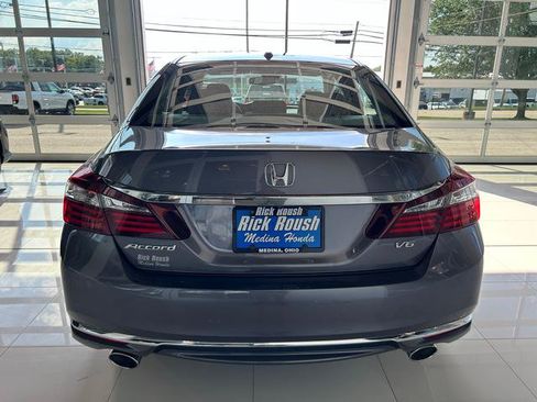 Used 2017 Honda Accord EX-L image 9