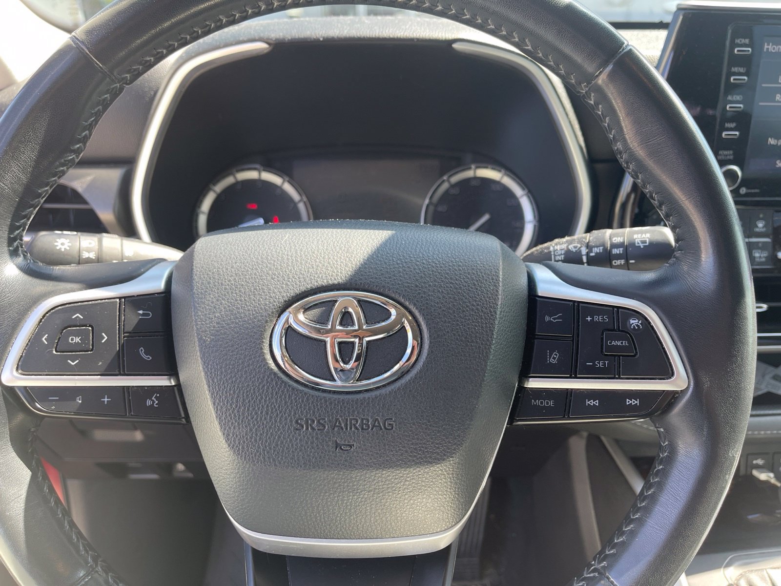 Used 2022 Toyota Highlander XLE FWD image 19