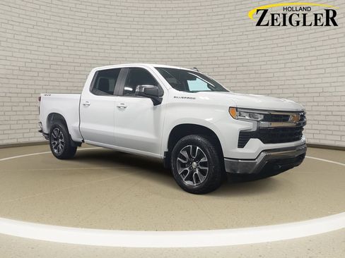 Used 2024 Chevrolet Silverado 1500 LT AWD/4WD image 3