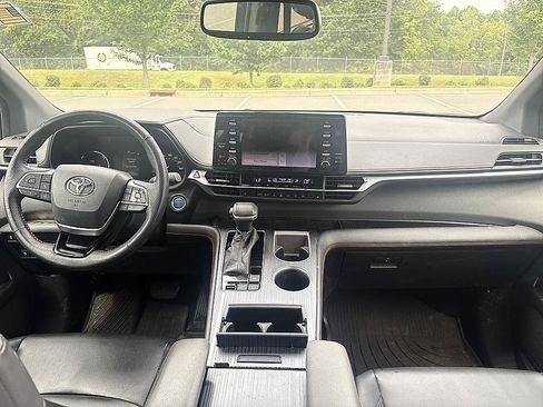 Used 2022 Toyota Sienna XSE FWD image 14