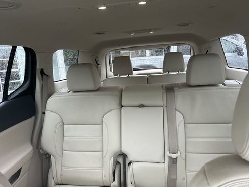 Used 2023 GMC Acadia Denali w/ Denali Technology Package AWD/4WD image 19