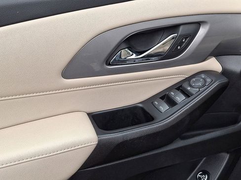 Used 2024 Chevrolet Traverse LT image 13