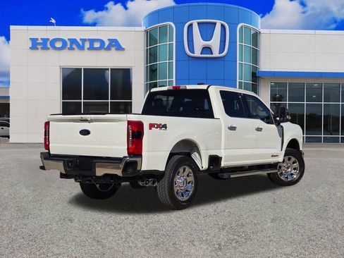 Used 2025 Ford F250 Lariat w/ Chrome Package image 3