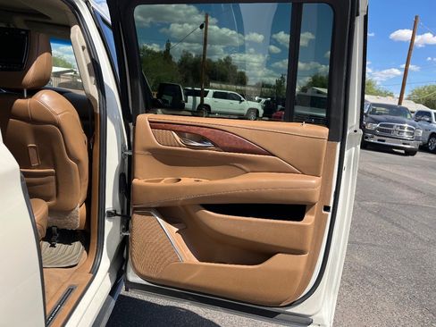 Used 2015 Cadillac Escalade ESV Platinum AWD/4WD image 18