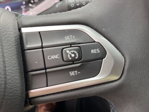 Used 2022 Jeep Compass Latitude image 17