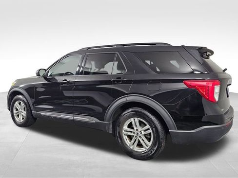 Used 2021 Ford Explorer XLT w/ Equipment Group 202A image 5