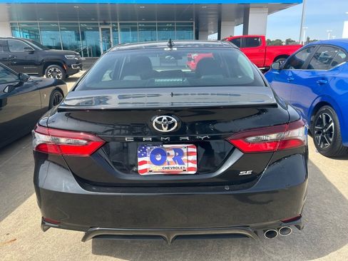 Used 2023 Toyota Camry SE image 4