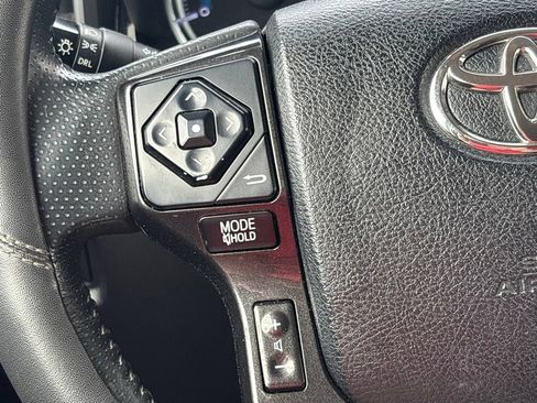 Used 2017 Toyota 4Runner TRD Off-Road Premium AWD/4WD image 19