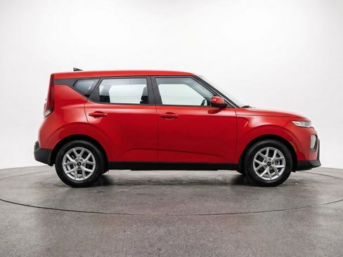 Used 2025 Kia Soul LX w/ LX Technology Package FWD image 11