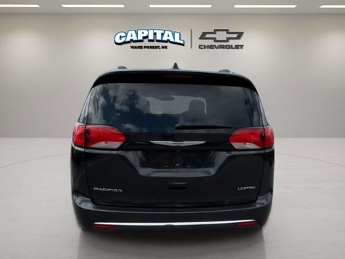 Used 2018 Chrysler Pacifica Limited image 4