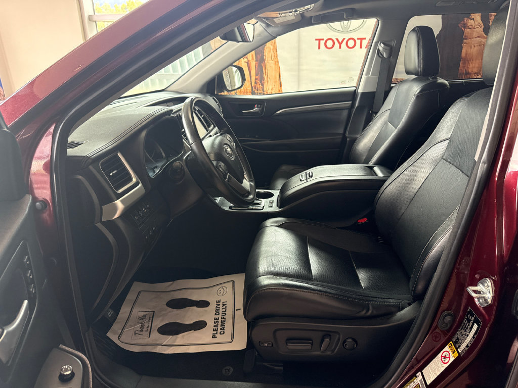 Used 2018 Toyota Highlander Limited Platinum AWD/4WD image 12