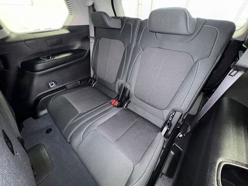 Used 2023 Jeep Grand Cherokee L Laredo image 26