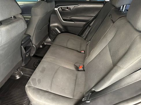 Used 2021 Toyota RAV4 LE FWD image 21
