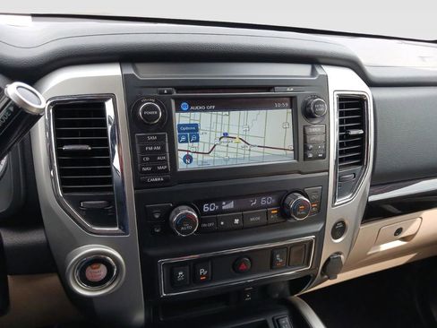 Used 2017 Nissan Titan SV image 6