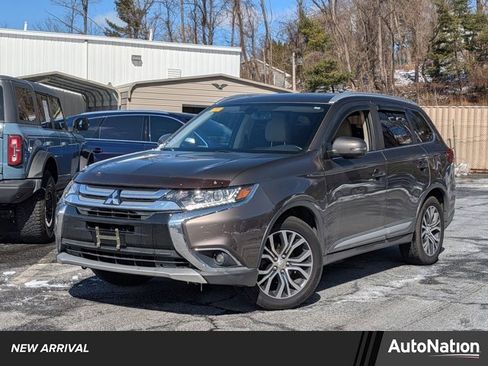 Used 2017 Mitsubishi Outlander SEL image 1