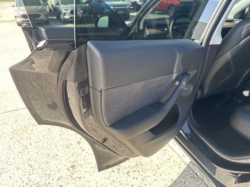 Used 2024 Tesla Model Y Performance image 23