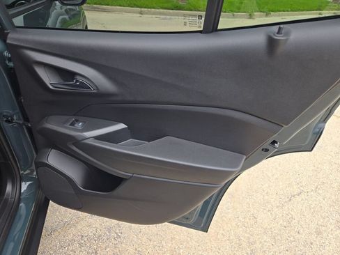 Used 2025 Chevrolet Trax LT FWD image 8