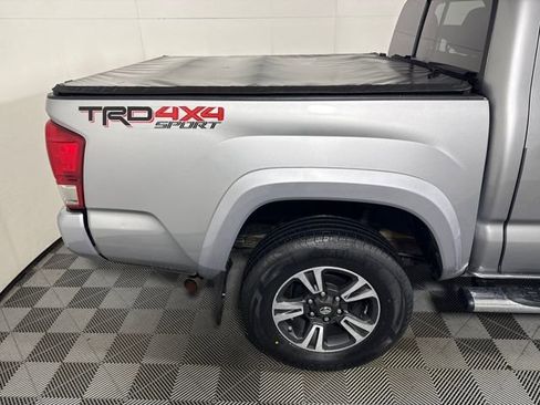 Used 2017 Toyota Tacoma TRD Sport w/ Tow Package (A/T) image 19