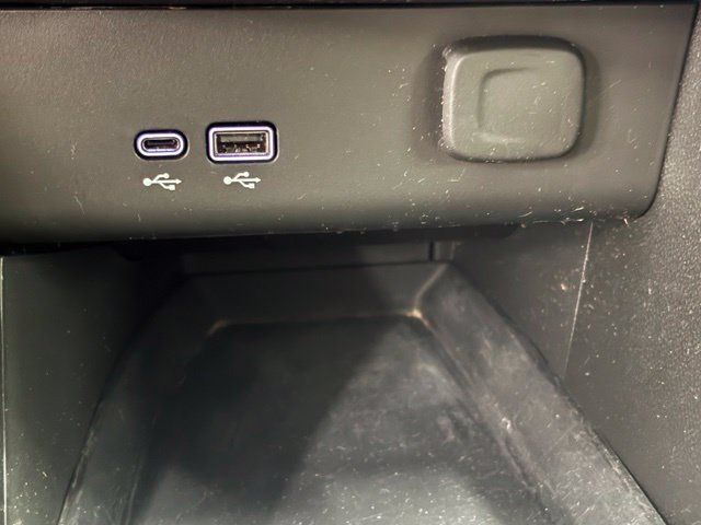 Used 2024 Buick Encore GX Avenir FWD image 31