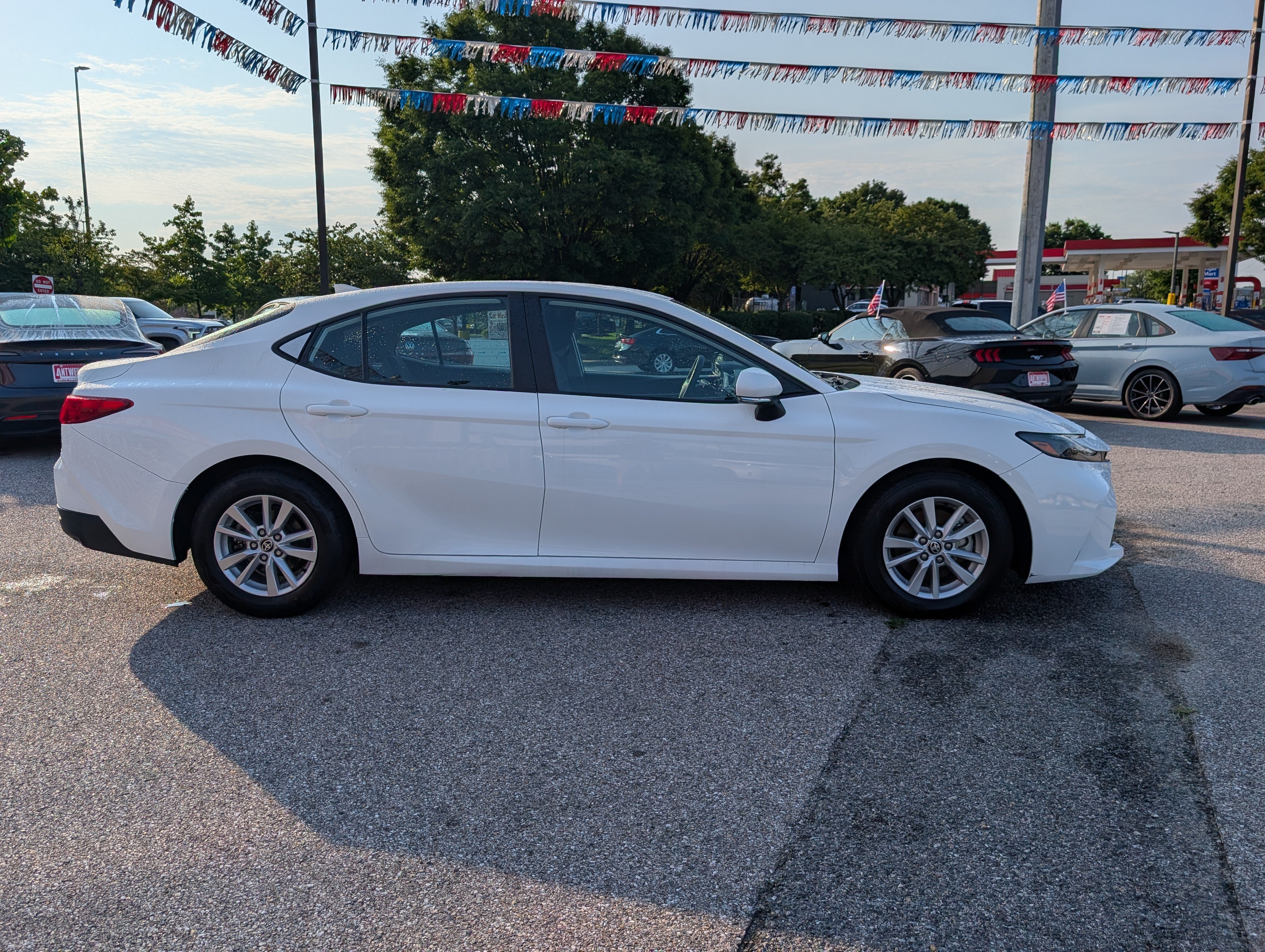 Used 2025 Toyota Camry LE FWD image 2