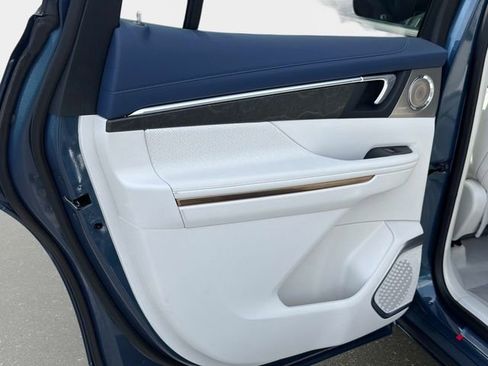 New 2026 Buick Enclave Avenir w/ Super Cruise Package FWD image 11