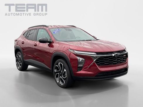 Used 2024 Chevrolet Trax RS w/ Driver Confidence Package FWD image 1