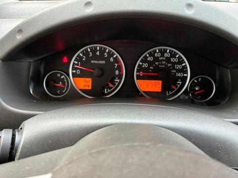 Used 2012 Nissan Pathfinder SV image 18