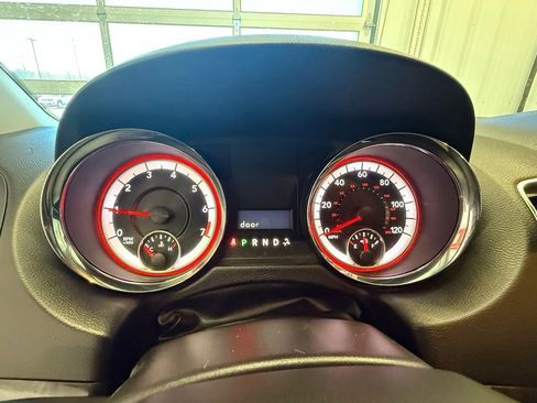 Used 2018 Dodge Grand Caravan SE w/ UConnect Hands-Free Group image 24