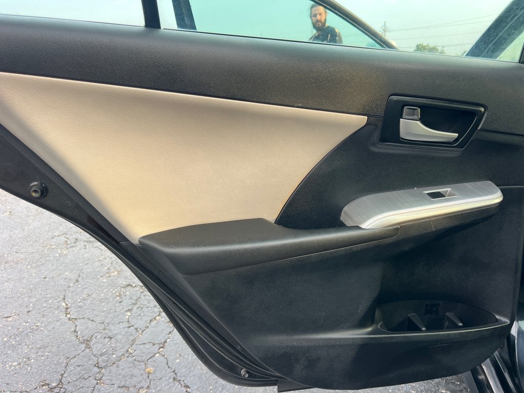 Used 2012 Toyota Camry SE w/ Leather Pkg FWD image 15